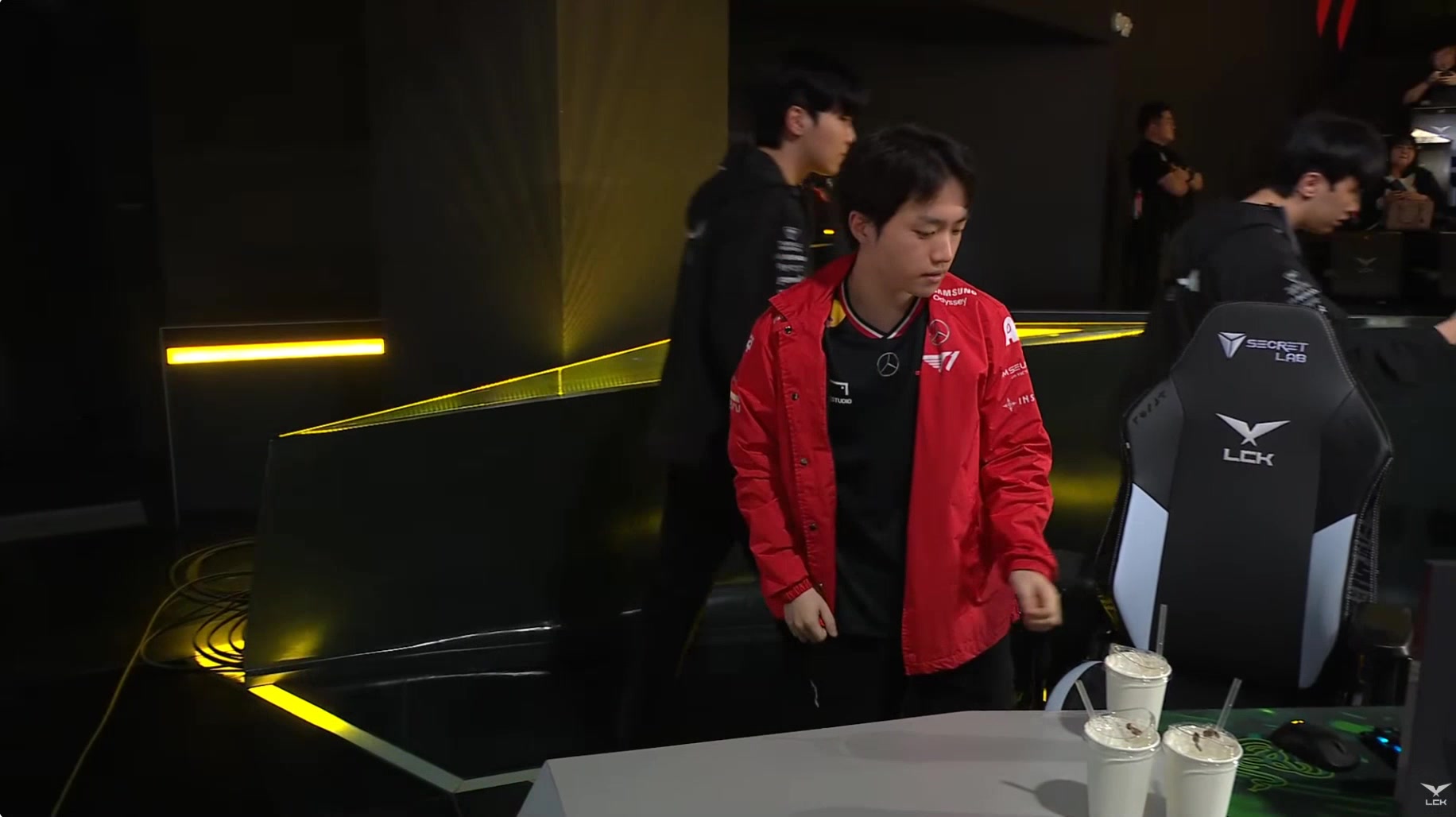 表情都不太对！T1爆冷不敌BFX Guma、Faker表情僵硬无奈